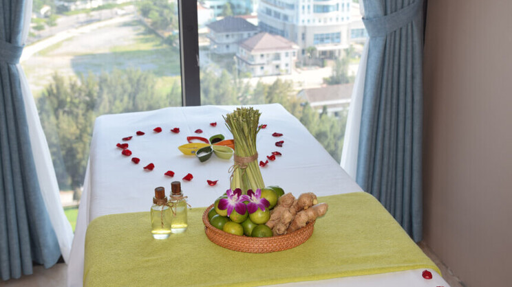 Yarra Ocean Suites Danang